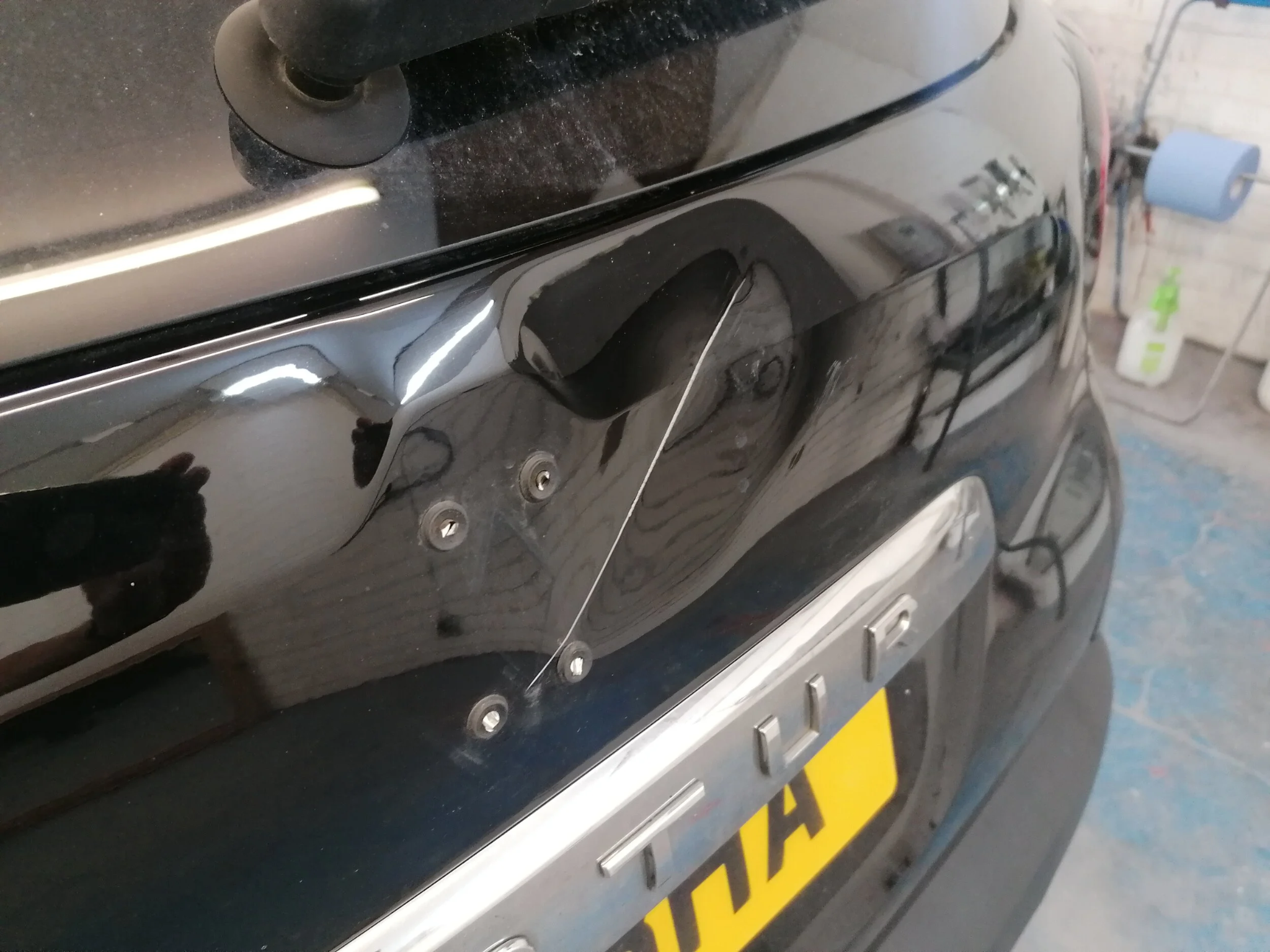 Renault tailgate before repair